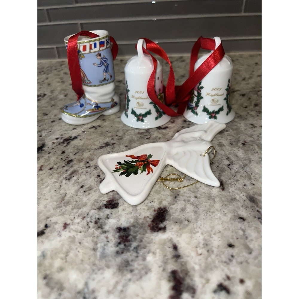 CHRISTMAS PORCELAIN ORNAMENT HUTSCHENREUTHER 2001 HIGHLANDS 3" BELL Boot Angel